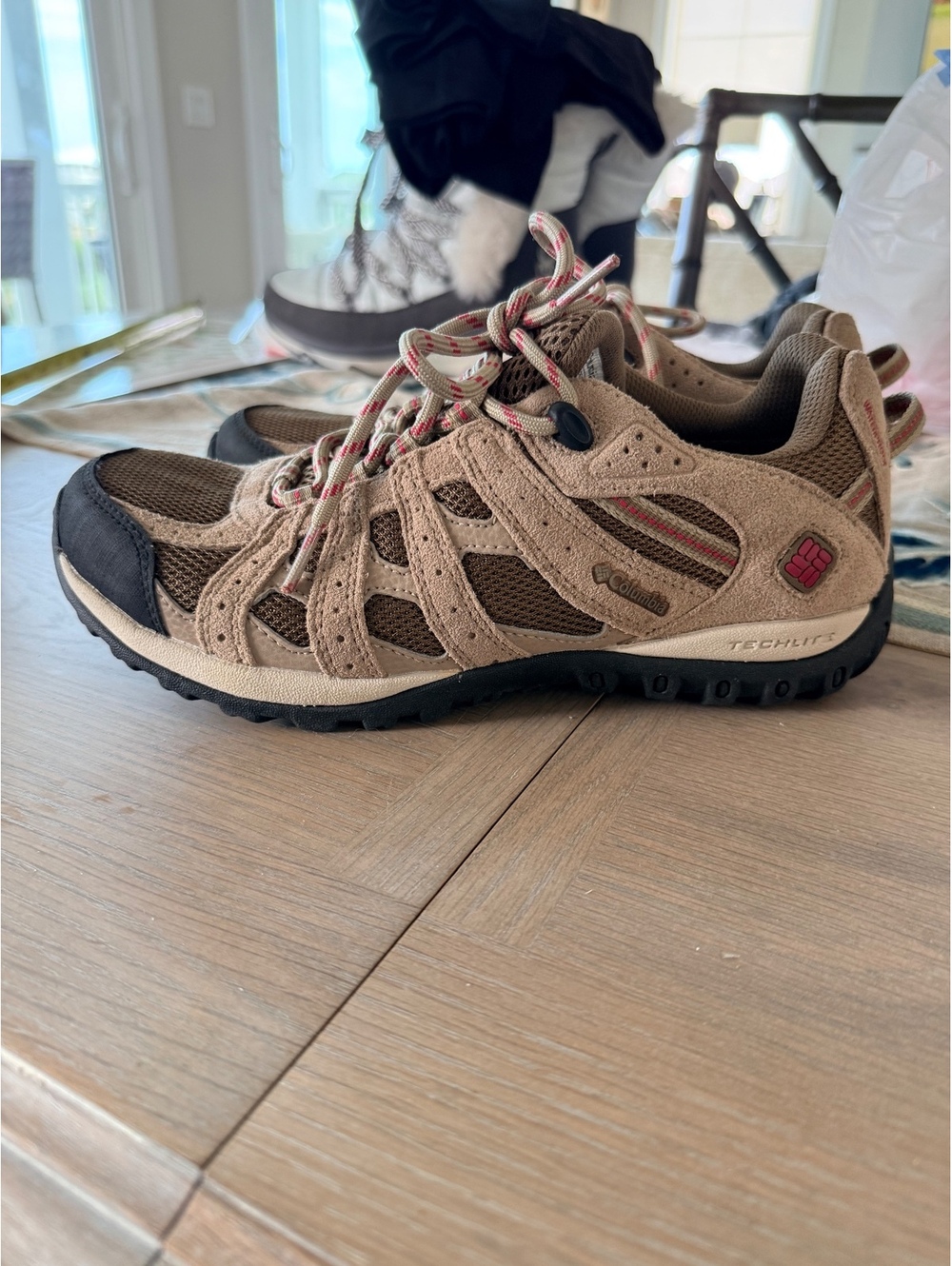 Columbia Women's Hiking Shoes Size 7.5 Brown Omni-Tech